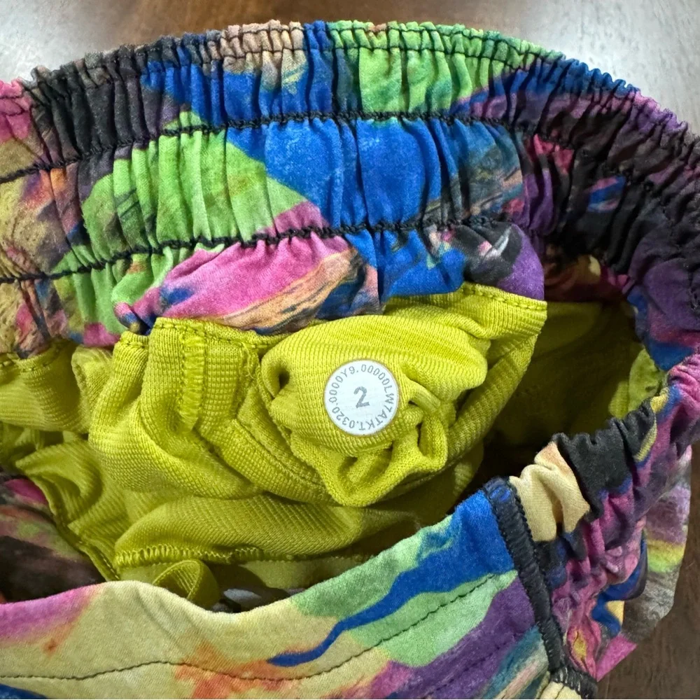 Lululemon‎ Hotty Hot Low Rise 4” Shorts Size 2